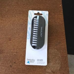 Nail brush